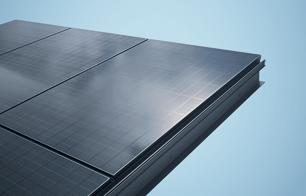 Der Carport kann mit bifazialen Luxor-Photovoltaik-Paneelen für überlegene grüne Energieproduktion ausgestattet werden